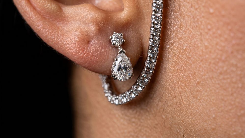 Diamond ear climber macro